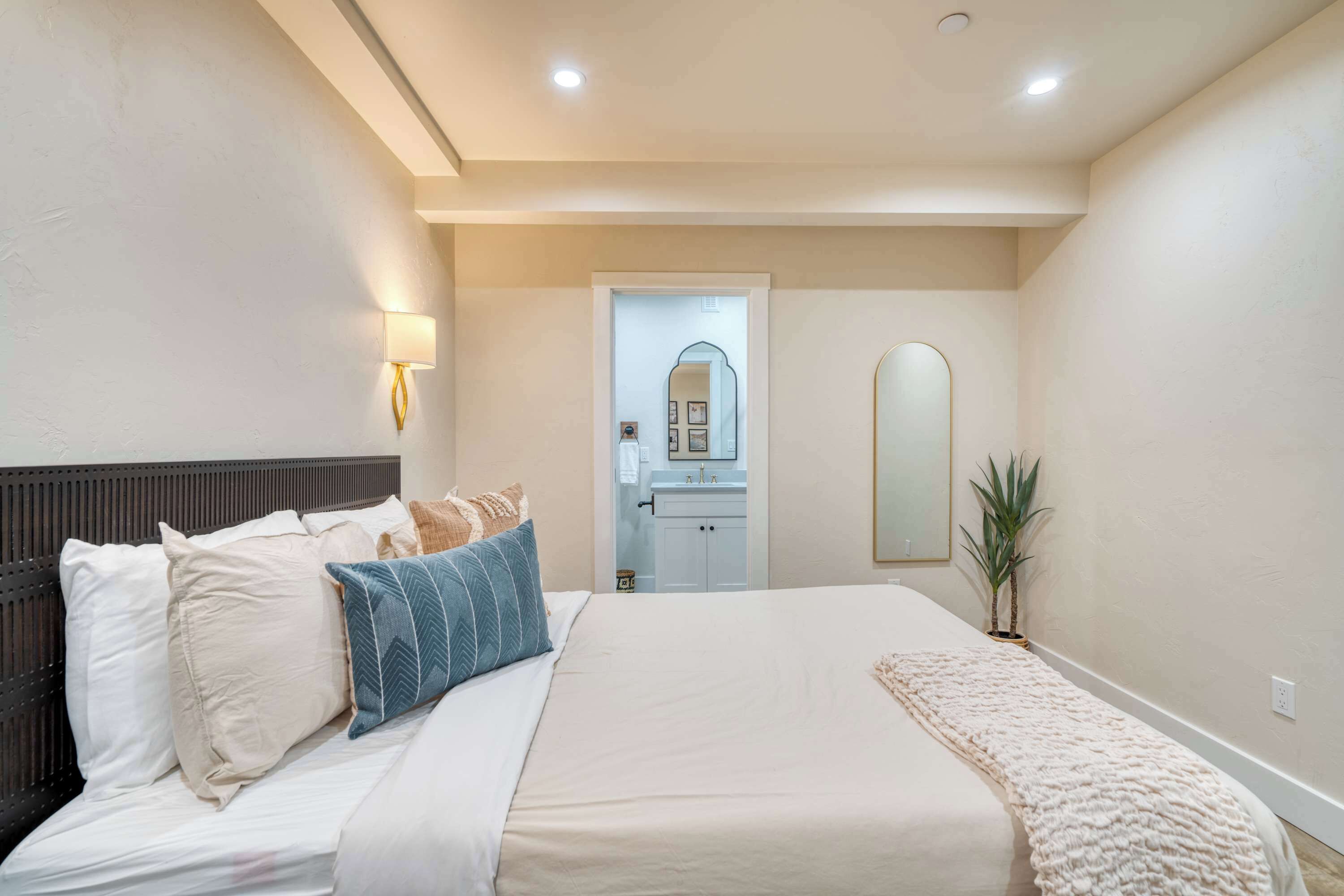 2 habitaciones, tabla de planchar con plancha, cuna de viaje y wifi 