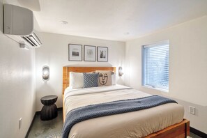 2 bedrooms, iron/ironing board, travel cot, WiFi