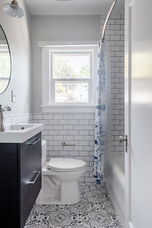 Dusch, hårtork och handdukar