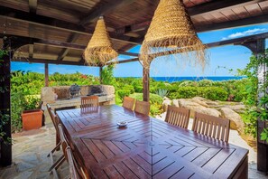 Villa, 5 chambres, fumeur, piscine privée | Restauration extérieure