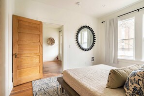 2 bedrooms, iron/ironing board, travel cot, WiFi