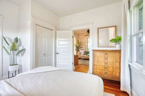 2 bedrooms, iron/ironing board, travel cot, WiFi