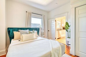 2 habitaciones, tabla de planchar con plancha, cuna de viaje y wifi