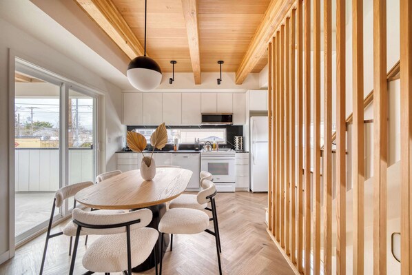 Fridge, microwave, stovetop, dishwasher