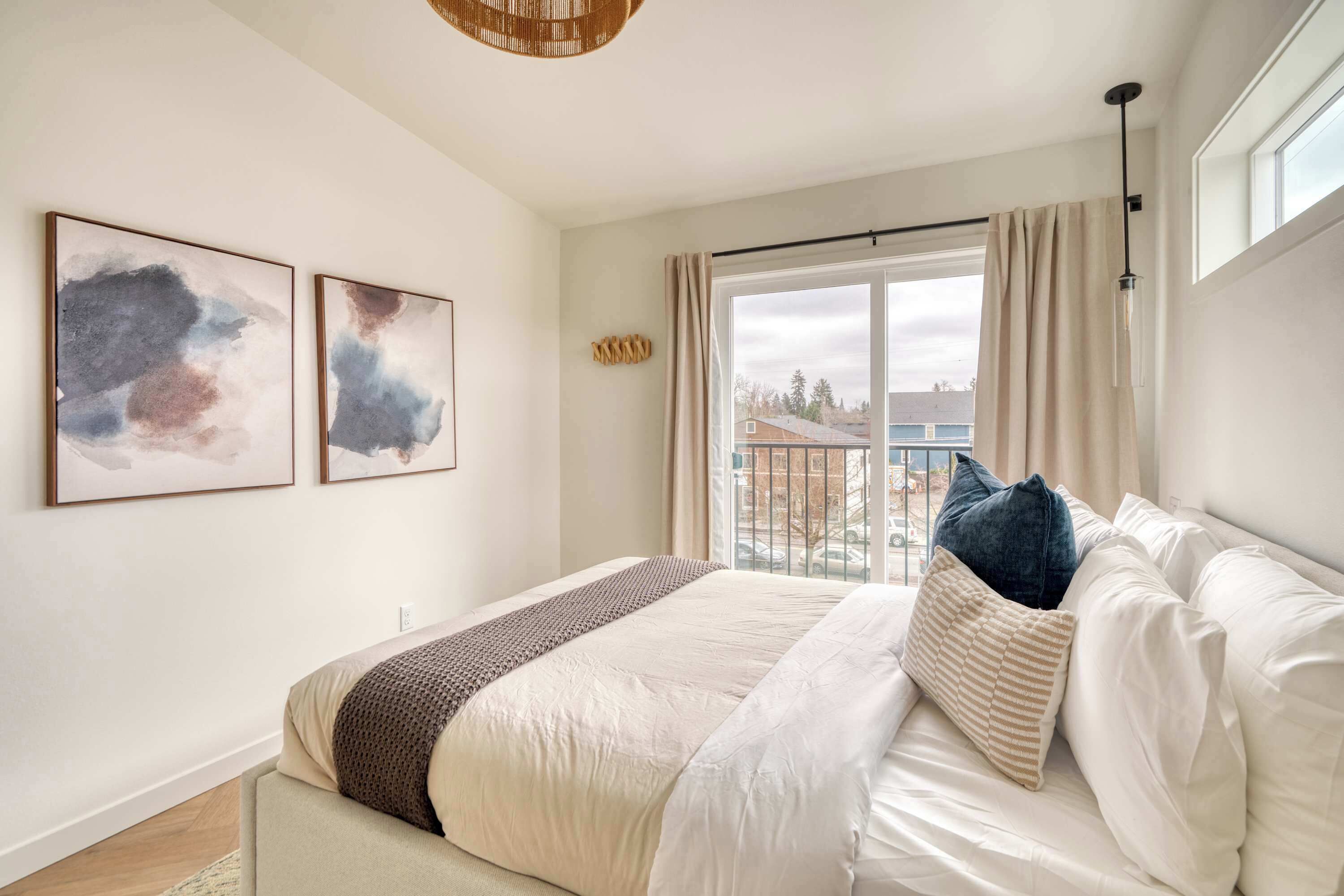 4 habitaciones, tabla de planchar con plancha, cuna de viaje y wifi 