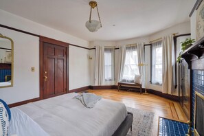 8 chambres, fer et planche à repasser, lit de bébé portatif, Wi-Fi