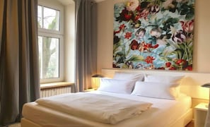 5 bedrooms, desk, iron/ironing board, free WiFi
