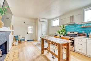 Interior - Modern 1BR - Bright - Private - Perfectly Located (Portland)