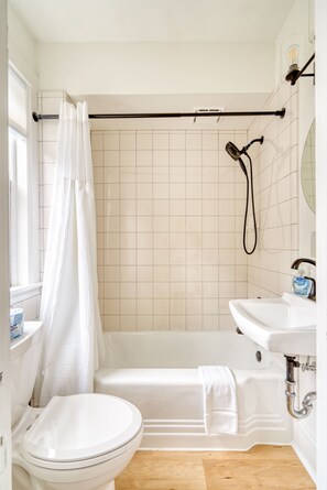 تجهيزات دش، مجففات شعر، مناشف