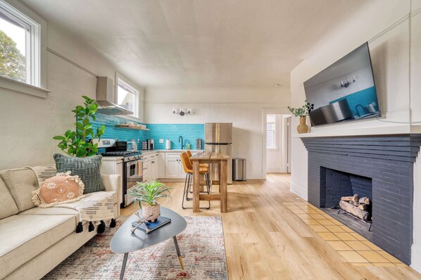 テレビ、書斎 / ワークスペース