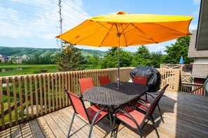 Outdoor dining - The Stella at Blue View Chalet (The Blue Mountains)