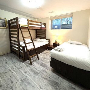 5 bedrooms, free WiFi, bed sheets