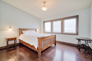 4 bedrooms, free WiFi, bed sheets