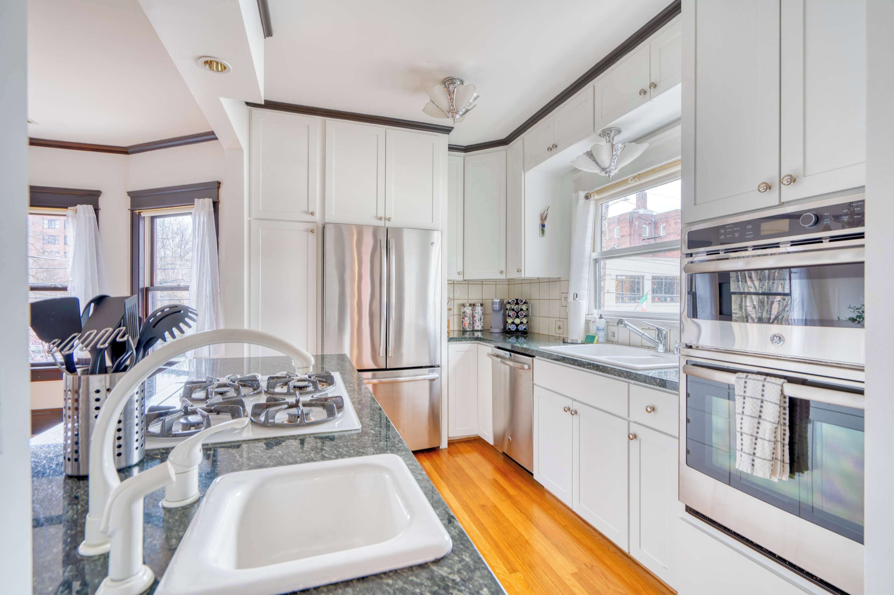 冰箱、微波炉、烤箱、炉灶