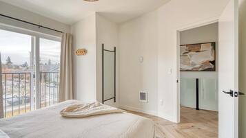 3 bedrooms, iron/ironing board, travel crib, WiFi