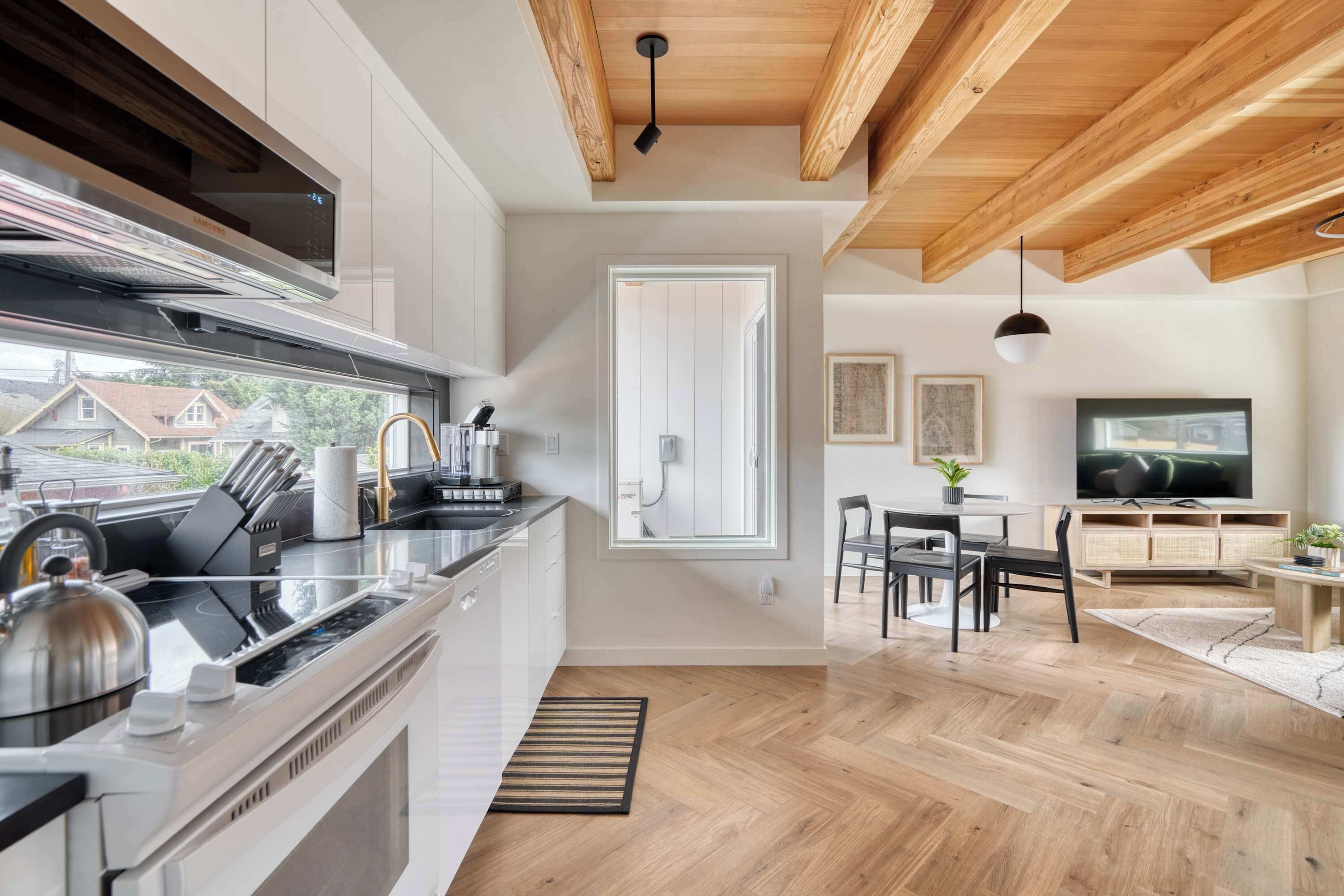 Fridge, microwave, stovetop, dishwasher