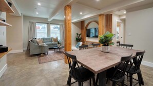 Dining - Mississippi Ave Compound | 7BR • Sleeps 14 (Portland)