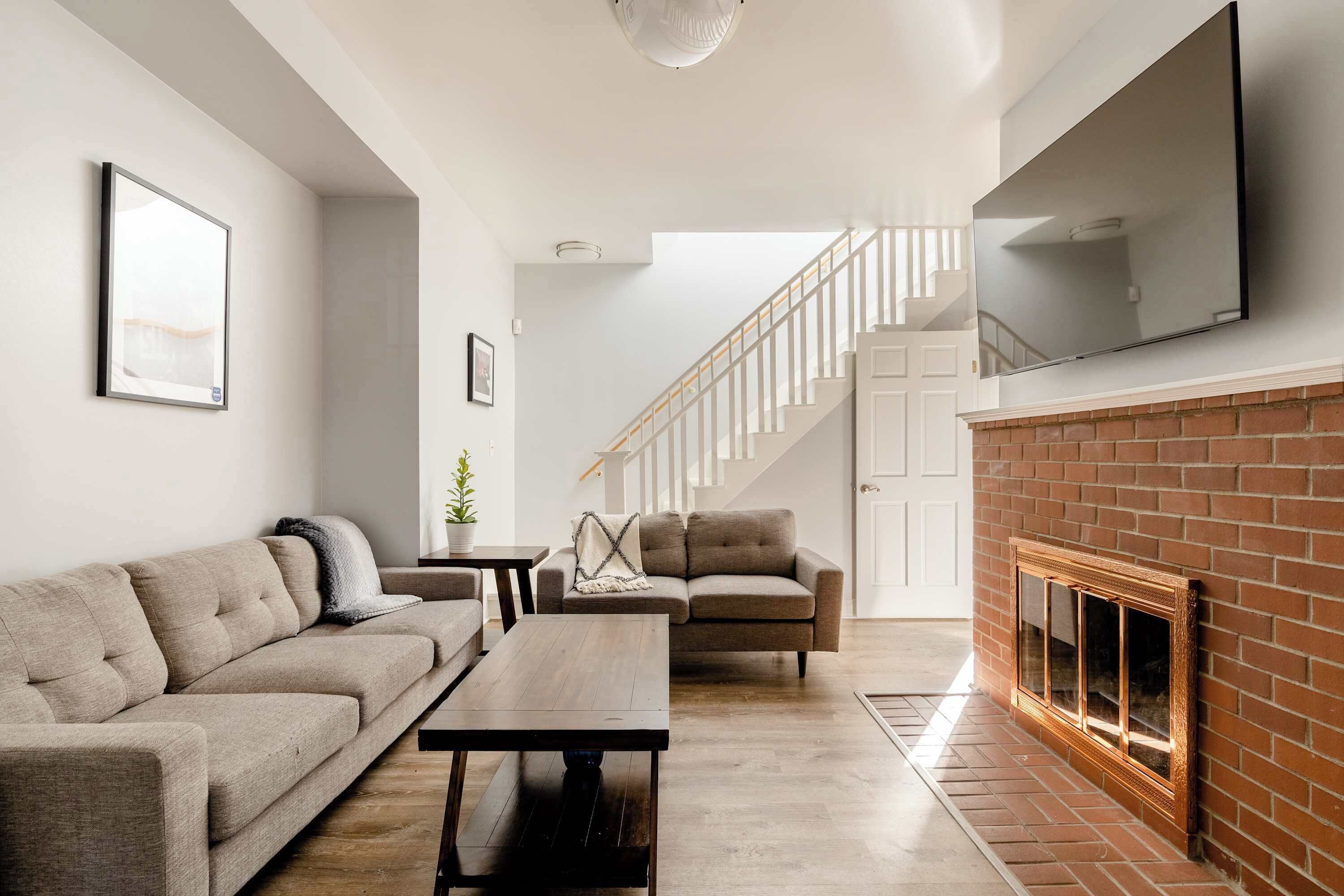 TV, fireplace, offices