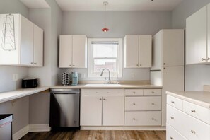 Fridge, microwave, oven, stovetop - Remodeled 2BR - Walk to Coffee, Bars & More (Portland)