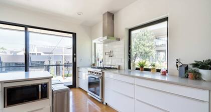 Pearl District Luxury • 2BR • AC • Sleeps 4