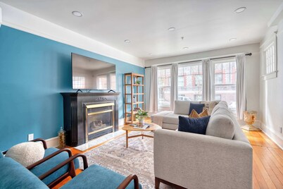 Sophisticated 2BR - Prime NW 23rd Location