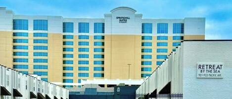 A hotel with multiple floors, a sign for Springhill Suites, and a Retreat by the Sea sign.
