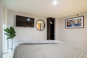 2 habitaciones, tabla de planchar con plancha, cuna de viaje y wifi 