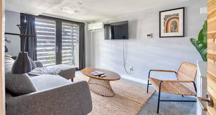 Pearl District Stay - AC & WiFi - 2BR - Sleeps 4