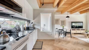 Refrigerador, microondas, parrilla de estufa y lavavajillas