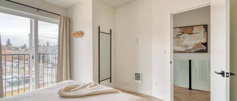 4 bedrooms, iron/ironing board, travel cot, WiFi