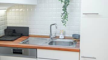 Kühlschrank, Ofen, Herdplatte, Geschirrspüler