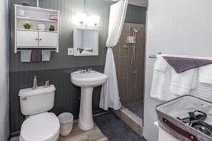 تجهيزات دش، مجففات شعر، مناشف، صابون