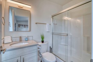 Shower, hair dryer, towels, shampoo