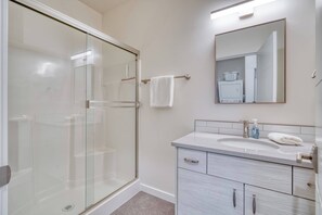 Shower, hair dryer, towels, shampoo