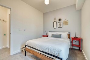 2 chambres, fer et planche à repasser, lit parapluie, Wi-Fi