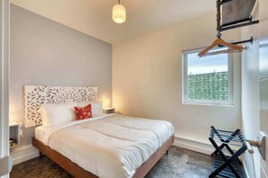 3 bedrooms, iron/ironing board, travel crib, WiFi - The Division Street Funk Flat - 94 WalkScore (Portland)