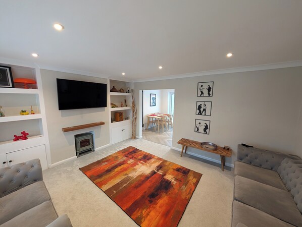 House | Living area | TV, fireplace - 3 Bed-sleeps 5-garden-parking-pets (Carlisle)