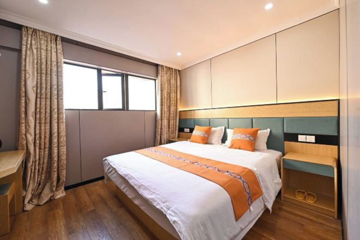 Queen Room