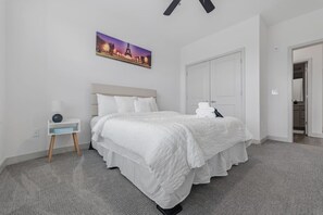 2 Schlafzimmer, Schreibtisch, Bügeleisen/Bügelbrett, WLAN