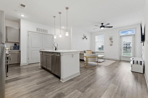 Modern King Bed | Relax & Stay