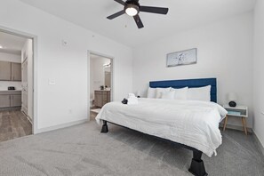 2 bedrooms, desk, iron/ironing board, WiFi