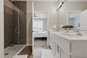 Hair dryer - Whitestown Getaway | King Bed (Whitestown)