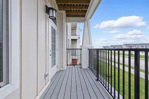 Property grounds - Whitestown Getaway | King Bed (Whitestown)