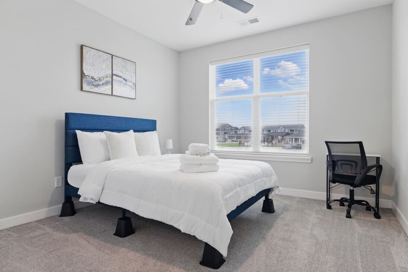 2 bedrooms, desk, iron/ironing board, WiFi