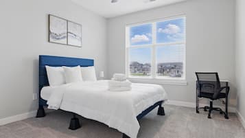 2 bedrooms, desk, iron/ironing board, WiFi