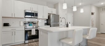 Whitestown Getaway | King Bed