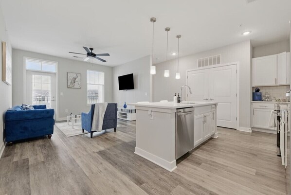 Interior - Whitestown Getaway | King Bed (Whitestown)