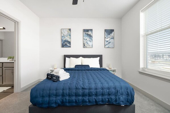 2 bedrooms, desk, iron/ironing board, WiFi - Stylish Stay | Near Everything! (Whitestown)