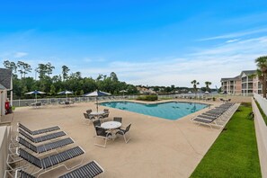 Indoor pool, outdoor pool - 2 bed, 2 bath, full kitchen, indoor and outdoor pool, hot tub, central location! (Myrtle Beach)