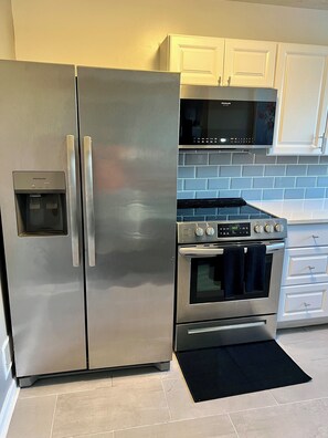 Mikroaaltouuni, uuni, liesi